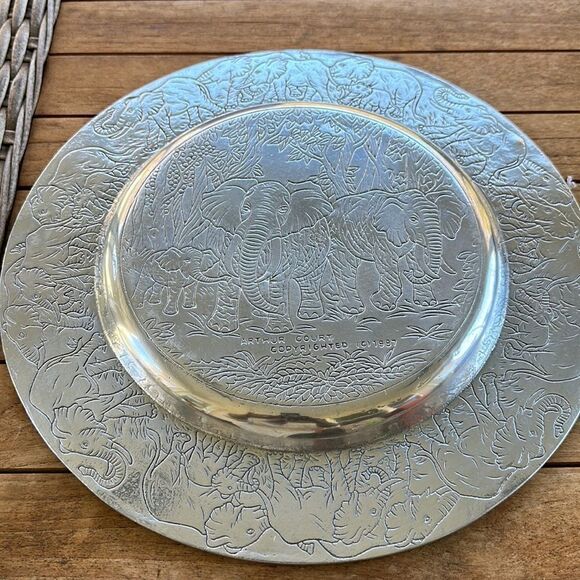 Arthur Court 1987 Round Silver Elephant Embossed Serving Tray - Picture 4 of 5